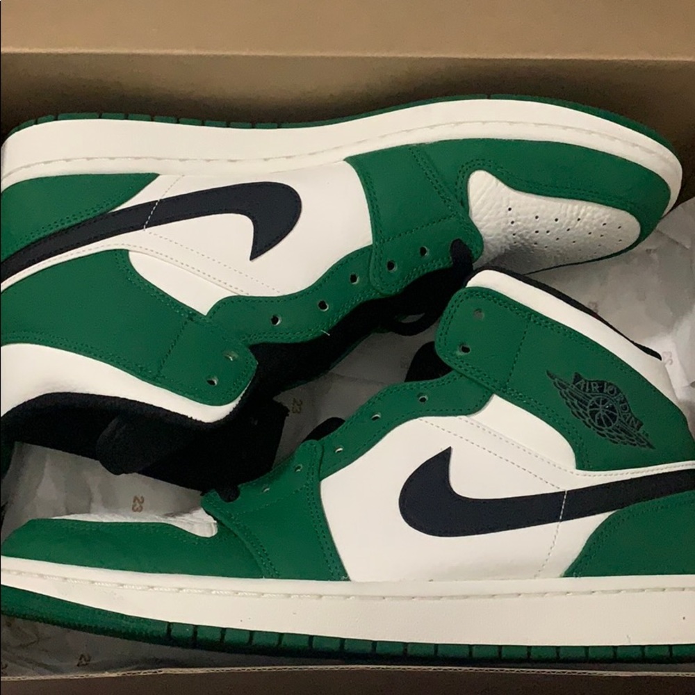 Air Jordan 1 Mid SE